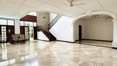 Disewakan Rumah Nyaman di Kebayoran Lama, Jakarta Selatan, LT 400m²