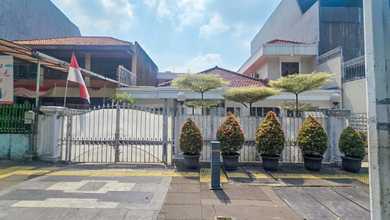 Rumah Prestisius di Kawasan Kebayoran Baru, Jakarta Selatan, LB 250m², Harga 33 Miliar