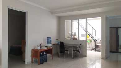 Rumah Prestisius di Kawasan Joglo, Jakarta Barat, LB 165m², Harga 3,9 Miliar