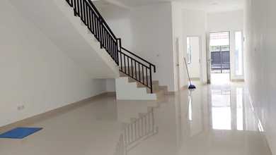 Rumah Dijual di Meruya, Jakarta Barat, LB 170m², Harga Kompetitif!