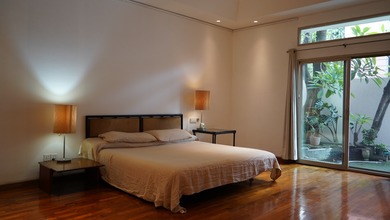 Rumah Sewa di Kawasan Senayan, Jakarta Selatan, Lokasi Strategis, Harga Menarik